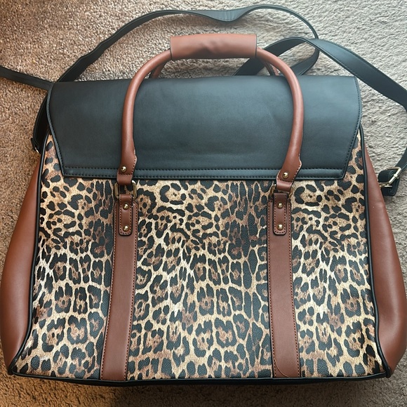 Badgley Mischka Leopard Travel Tote WeekenderBag - Picture 2 of 2